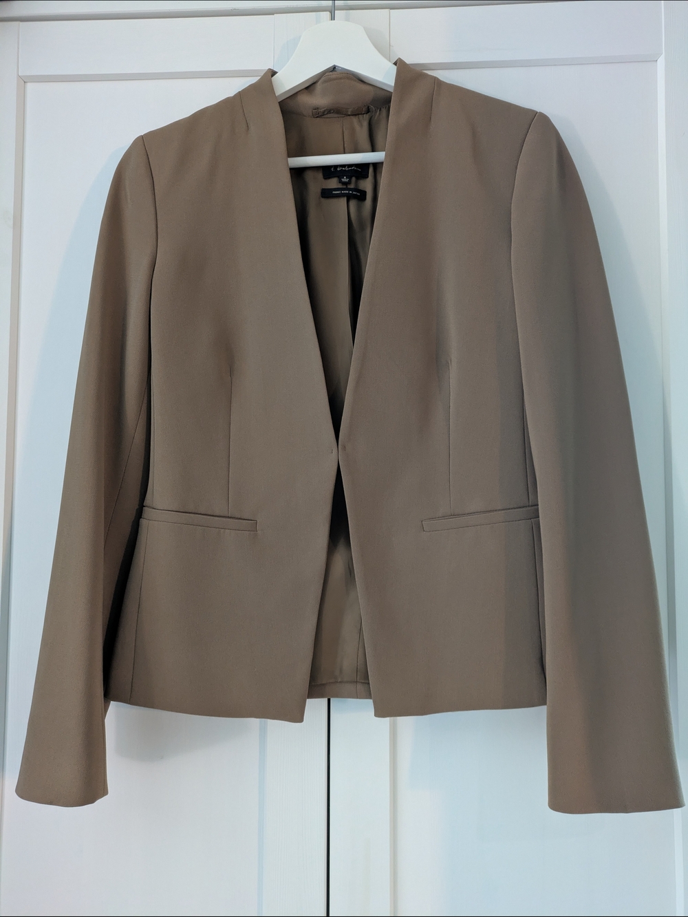 Aritzia Babaton Blazer Size 4 Taupe Tan Minimalist Corporate Core Office Siren